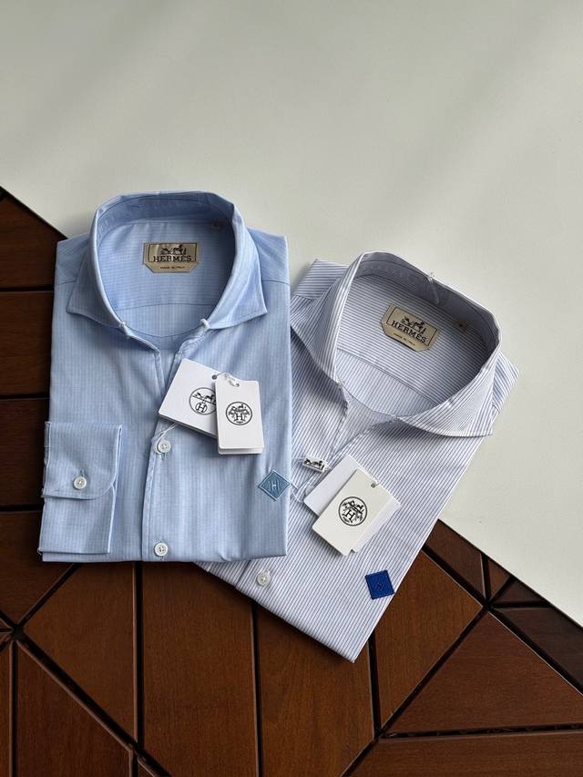 H爱马仕，高端品质，高支高密提花条纹撞色衬衫，商务绅士通勤款时尚又得体，百搭好驾驭长袖衬衫，在繁忙的都市生活中，每一位商务绅士都在追求一种既时尚又得体的着装风格