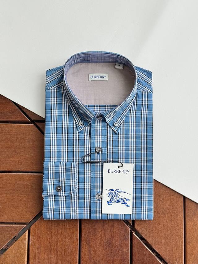 海军蓝细节，您最爱的Burberry巴宝莉色织格仔来了，绅士首选！！！秋冬必备，Burberry巴宝莉男士长袖衬衫 设计上沿袭了他家现代极简主义基调，将意式的都