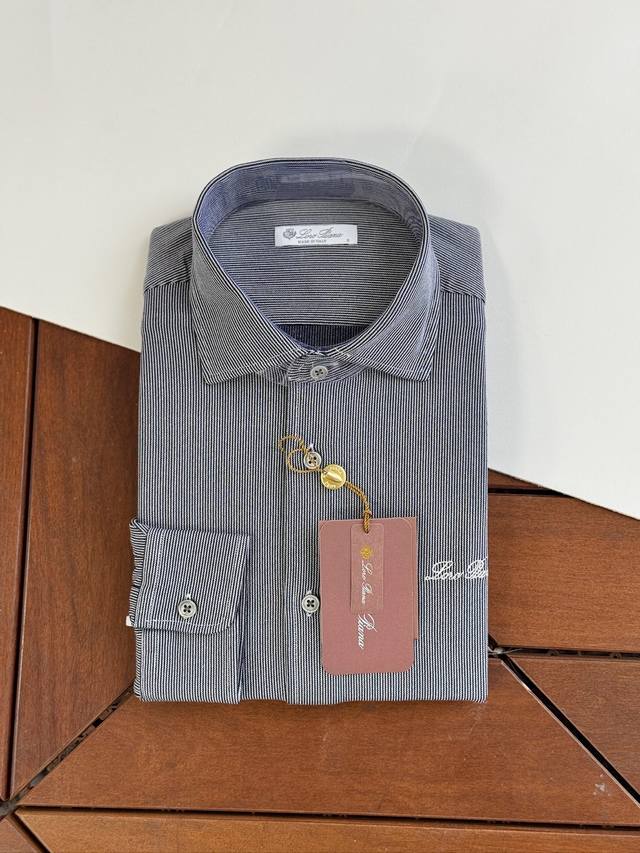 Lp家族，男士商务休闲长袖衬衫，香港洋行渠道货，重磅高端臻品，一款高奢品鉴白金级单品，品相纯正！ 颜值度颇高的一款衬衫，色织条纹带弹力羊毛绒混纺面料，很丝滑柔软