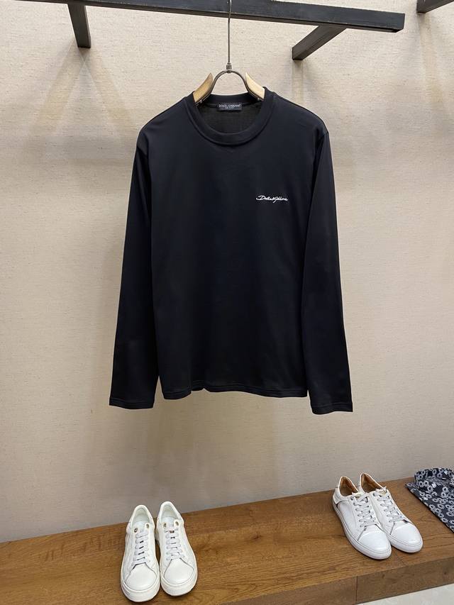Dg，男女同款圆领长袖T恤 秋天可外穿 冬天可打底 一年四季可穿 超高性价比 随意对比 面料采用原版订制纯棉长绒棉 压肤感觉超舒服，非常重磅且有质感 自然随性的