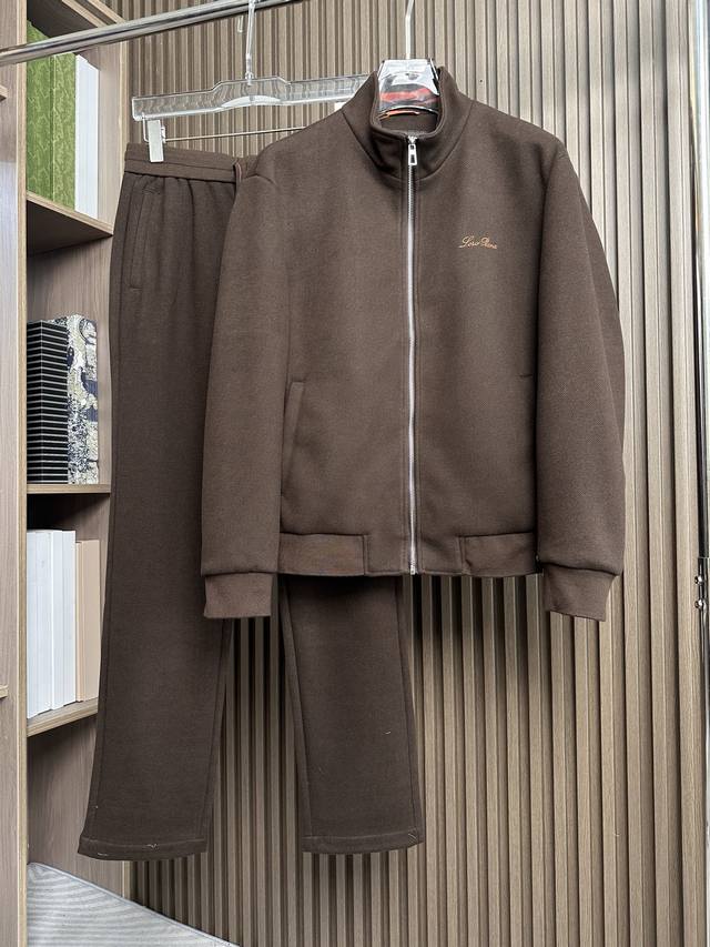 衣服 裤子 深咖啡～ Bc家25Fw秋冬新款老钱风立领套装 选用动感雅格空气棉 面料柔软细腻 两侧插袋、领口、袖口、选用进口面料 定制五金 整体搭配时尚保暖。