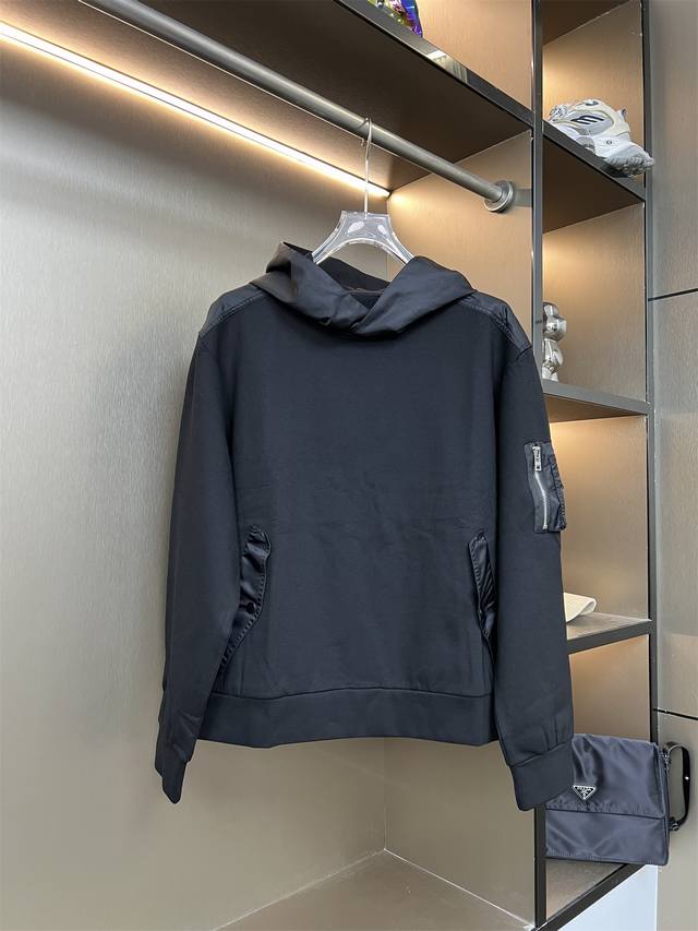 8331# 普拉达25新款 棉质抓绒微弹面料配布再生尼龙拼接长袖连帽上衣 尺码 S M L Xl