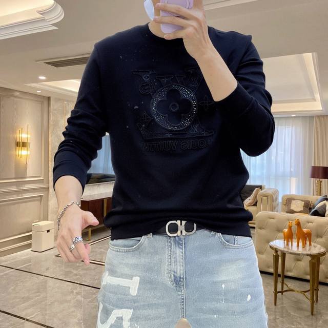 Lv驴家 2025秋冬Gw同步卫衣T恤！延续经典！全品相订单款！胸前重工艺Logo设计，高端订制精棉面料，从版型到设计都很有时代的新潮感，不管版型还是设计足够有