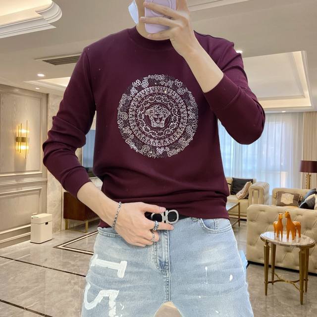 Ver范思哲 2025秋冬Gw同步卫衣T恤！延续经典！全品相订单款！胸前重工艺Logo设计，高端订制精棉面料，从版型到设计都很有时代的新潮感，不管版型还是设计足