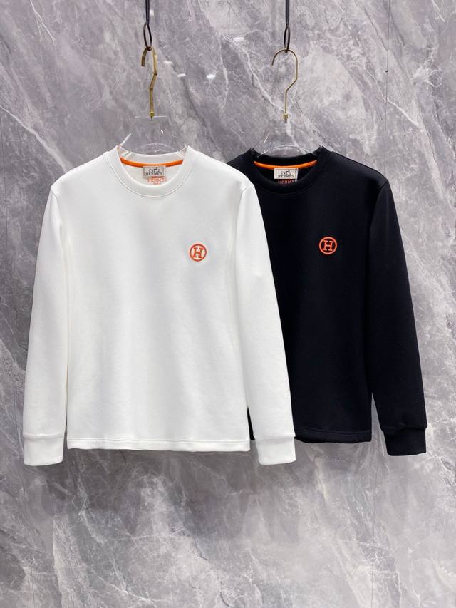 Hermes爱马士 2025秋冬专柜新款时尚休闲打底衫长袖T恤，精选进口高密度双面拉架棉面料，精致原版Logo打造，舒适性与透气性兼优，柔软抗皱弹性和垂性极佳，