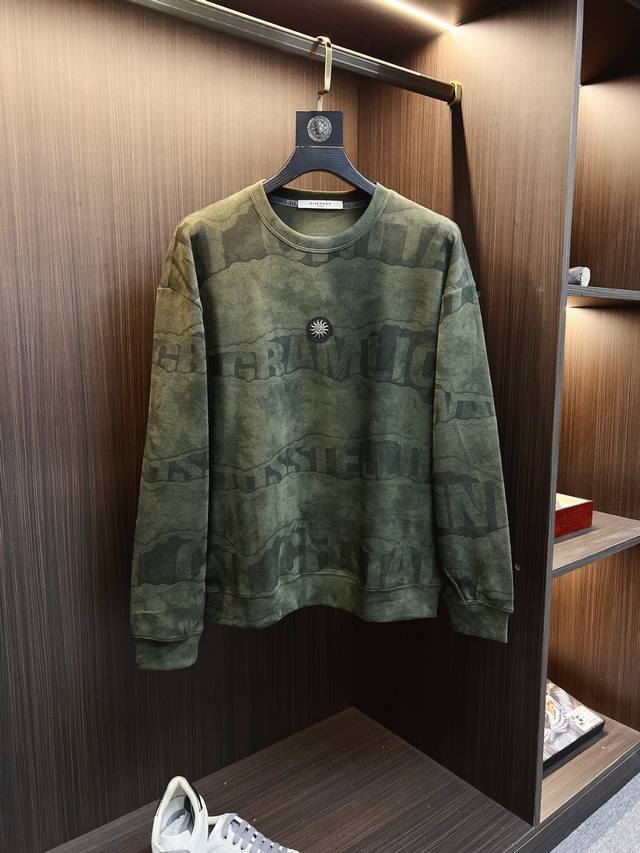 纪梵希 2025秋冬 新款设计感卫衣 官网同步！这款T恤极简主义设计和精美细节于一身。Oversize饰边引人联想蒂罗尔着装细节，召唤摩登新意，造就不同以往的概