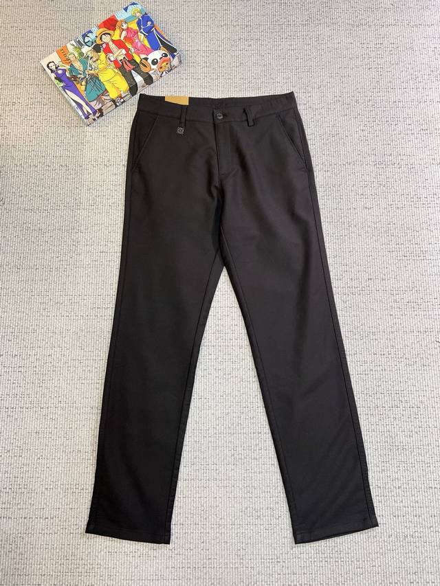 罗意威 休闲裤 西裤2025Ss秋冬新款 高级定制裤子专用面料 定制原版五金 重工工艺打造 车工走线精细 定制面料 柔软舒适 质感显著 辅料精美 上身效果超赞