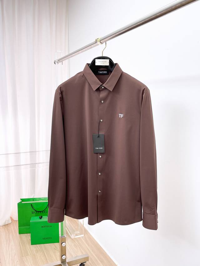 Tf 男士衬衫，商务休闲修身款长袖衬衣！ 所有男士必不可缺的一款，宜商务 宜休闲！ 早秋限量新款，都市商务气质款！ 非常稀有的专柜代工直供柜台的订单，省个大几千