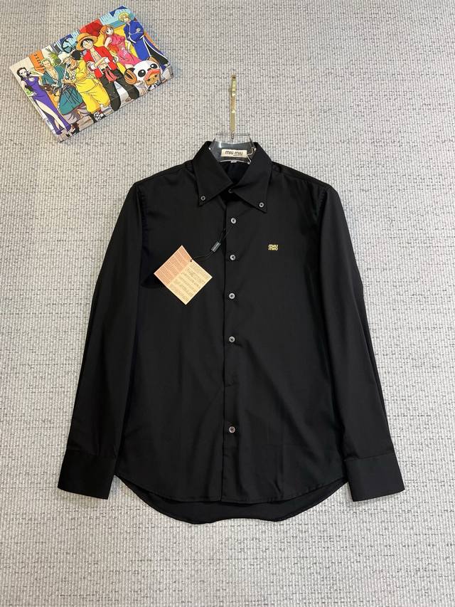 Niu Miu 男士衬衫，商务休闲修身款长袖衬衣！ 所有男士必不可缺的一款，宜商务 宜休闲！ 早秋限量新款，都市商务气质款！ 非常稀有的专柜代工直供柜台的订单，