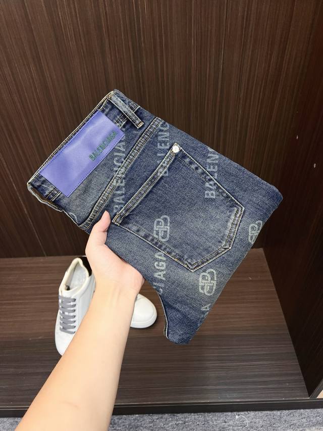 Bl巴黎25 年原单男士时装休闲丹宁牛仔裤，香港洋行渠道货，高端日本代工出品，重磅白金级臻品，专柜同渠道订单，官宣画册海报穿搭款！ 可预测性的爆卖单品，以面料和