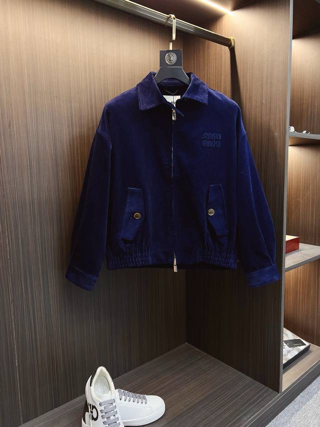 Fw2025男女同款Miu缪最美灯芯绒翻领夹克外套 Logo字母贴布夹克外套 真的是太懂时尚了#男孩阵营 #Miu男孩 #通勤最百搭的 码数：S-2Xl