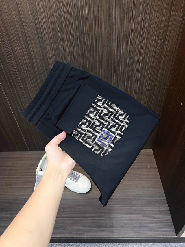 2025新款，男士经典黄色小怪兽眼睛刺绣标识时尚运动休闲抽绳卫裤！贸易公司渠道稀出，同步Gw发售！ 小怪兽的极简系列，F家的经典元素恶魔之眼，深入人心的经典之作