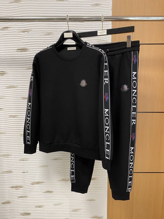 Moncler 蒙口 爆款套装来袭 专注官网原版 2025全新爆款圆领卫衣套装 原单狠货倾注顶级设计师的精心之作 就为一个贴合、完美的上身效果 全天然优质天丝罗