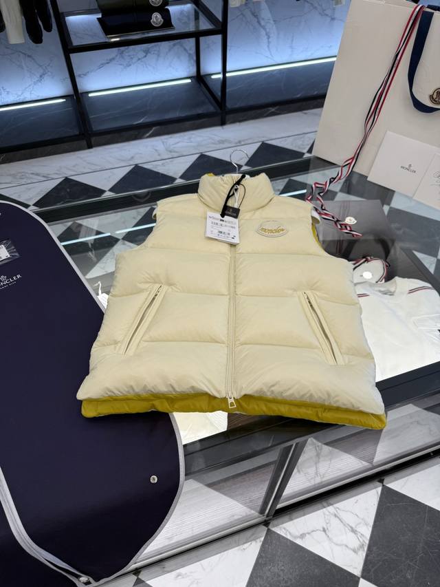 Moncler Lipsi羽绒马甲.撞色拼接设计.鹅绒填充.三色推送.更多细节实拍.