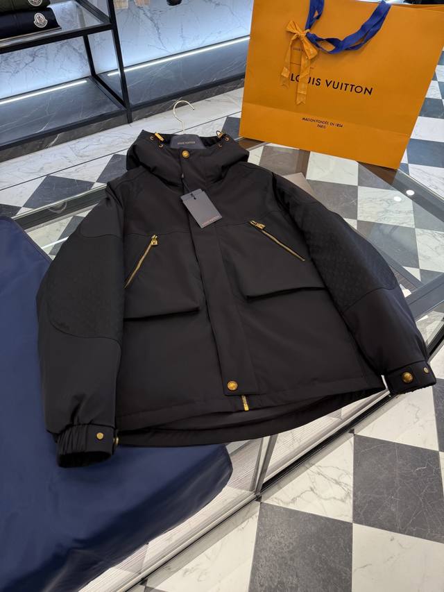 Louis Vuitton Lv拼接凹凸Monogram全新立体提花连帽羽绒外套.更多细节实拍.