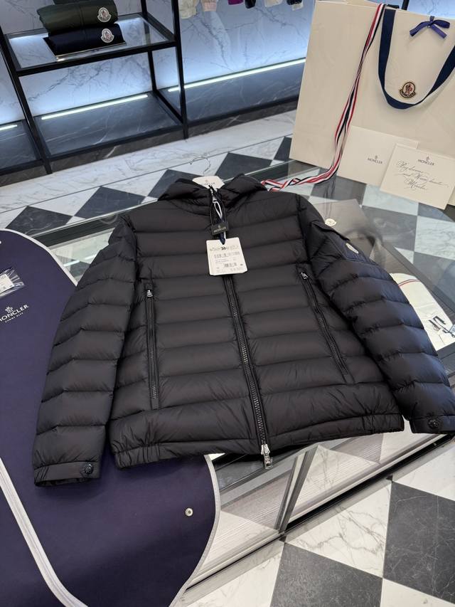 Moncler Galion男士短款连帽羽绒服夹克外套.实拍视频展示.经典王牌爆款.更多细节实拍.