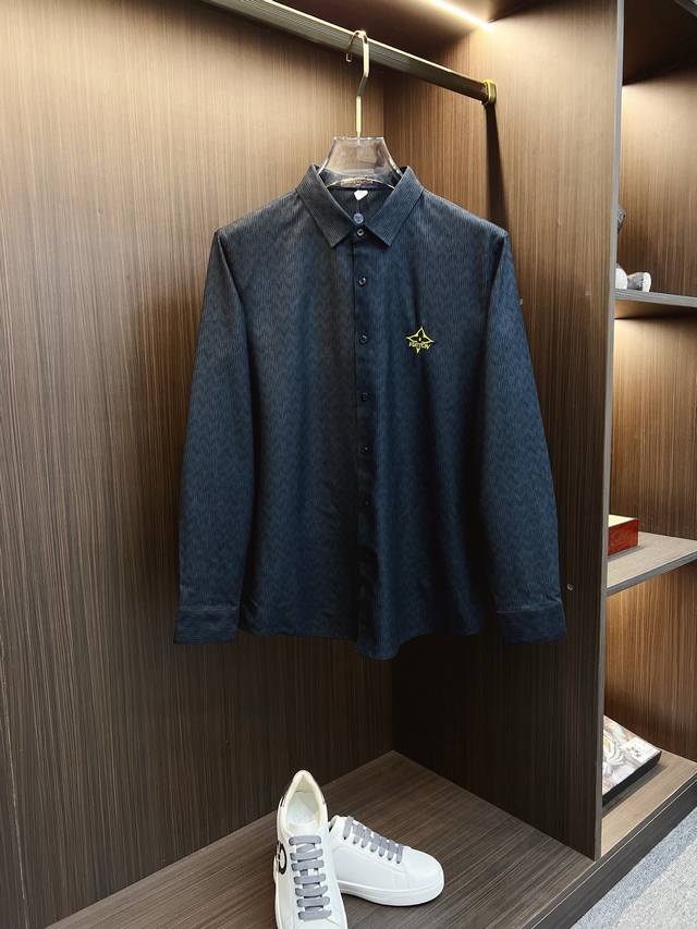 Lv 原单狠货 爆款来袭 2025Ss官网新款长袖 衬衫 衬衣，精美刺绣Logo 高端版本，专柜定制面料 透气舒适度高，精工制作，细节处理完美无可挑剔，品牌元素