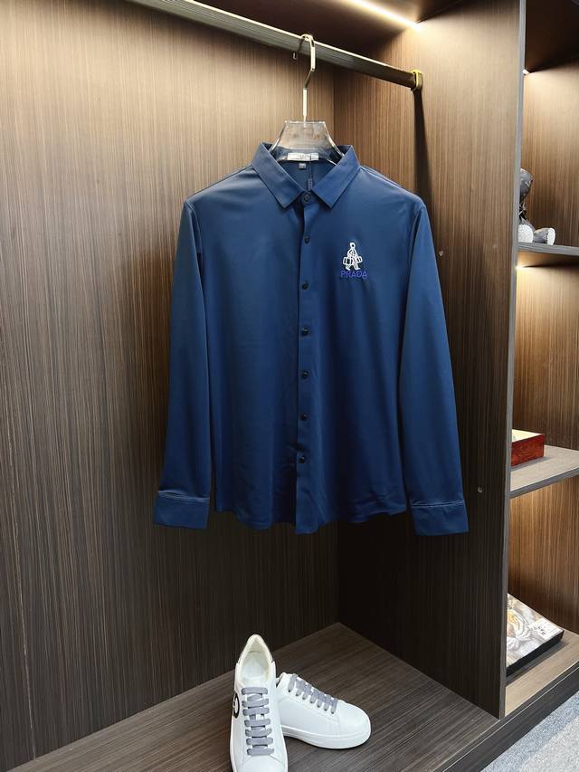 普拉达 原单狠货 爆款来袭 2025Ss官网新款长袖 衬衫 衬衣，精美刺绣Logo 高端版本，专柜定制面料 透气舒适度高，精工制作，细节处理完美无可挑剔，品牌元