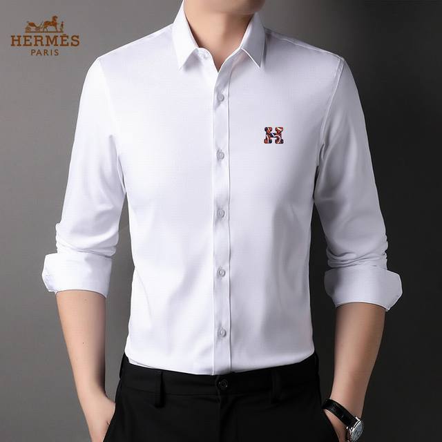 爱马仕 2025秋冬新款系列男士精品衬衫。官网同步专柜爆款 订制原版衬衣，采用高级3D工艺 面料顺滑柔软、地质细腻、无论外搭皮衣还是内搭毛衣 单穿都非常漂亮、弧