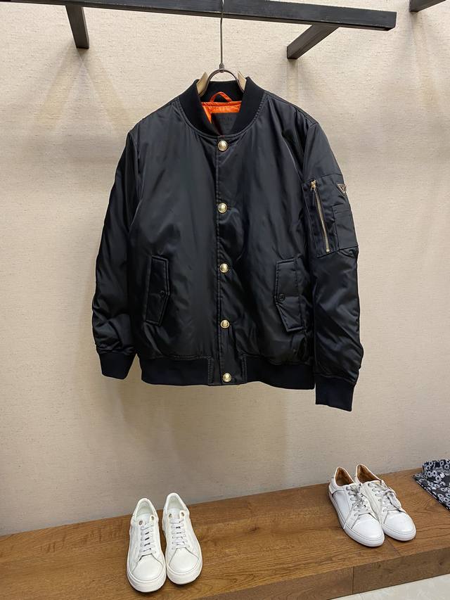 prada、普拉达 Ss秋冬新款羽绒服外套 高端定制 内填充顶级国标纯正90白鸭绒 品质经得起任何形式检验，呈现一种焕然一新，赋予你与众不同的上身体验！均经过严