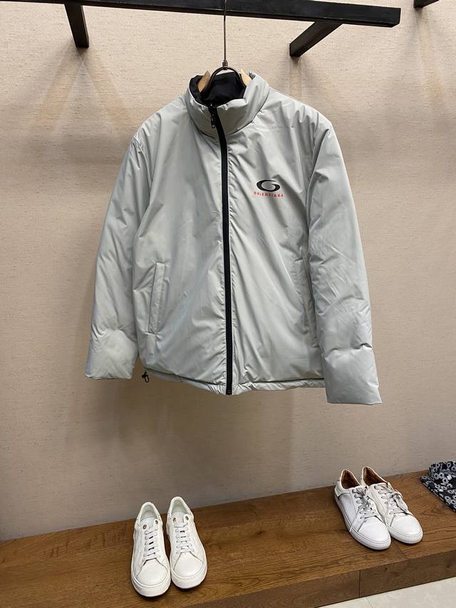 Balenciag、巴黎世家 Ss24秋冬新款双面穿羽绒服外套 高端定制 内填充顶级国标纯正90白鸭绒 品质经得起任何形式检验，呈现一种焕然一新，赋予你与众不同