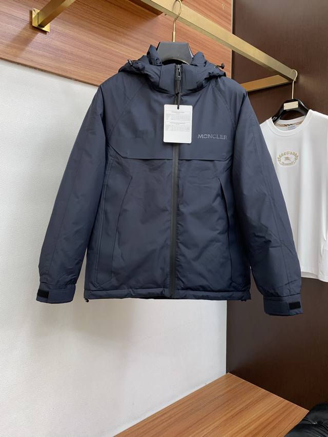 Moncler 蒙口，2025冬季最新品，专柜同步有售，原单狠货，时尚休闲连帽羽绒服，上身舒适！吸睛而有亮点，采用进口原版面料，顶级刺绣工艺字母图案Logo，原