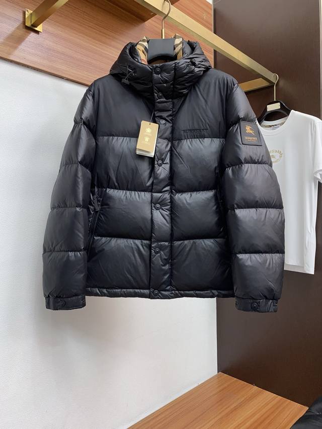 巴宝莉 25秋冬男士时尚原版专柜同步羽绒服 轻奢时尚休闲风格，轻盈保暖柔软！低调系列时尚百搭，就是有型！香港贸易订单款，超级种草的神仙单品！作为大家都要仰视的品