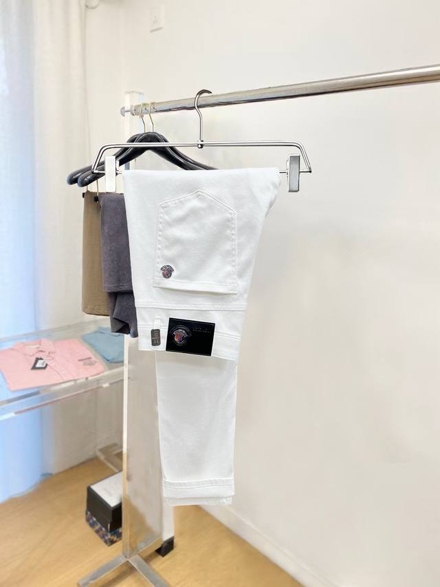 主推.秋冬新款.长期有货 蒙口 高品质 2025官网高端新品原单少数帅爆牛仔裤，百分百原单 百搭神器！今年最新流行的风格设计款式，采用进口棉花制作成的单宁布，上