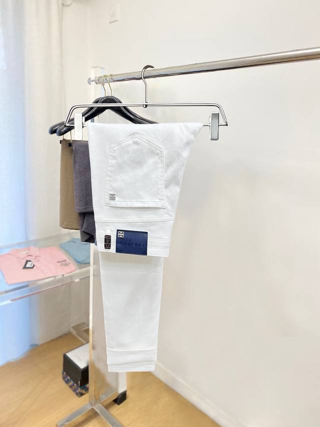 主推.秋冬新款.长期有货 纪梵希 高品质 2025官网高端新品原单少数帅爆牛仔裤，百分百原单 百搭神器！今年最新流行的风格设计款式，采用进口棉花制作成的单宁布，