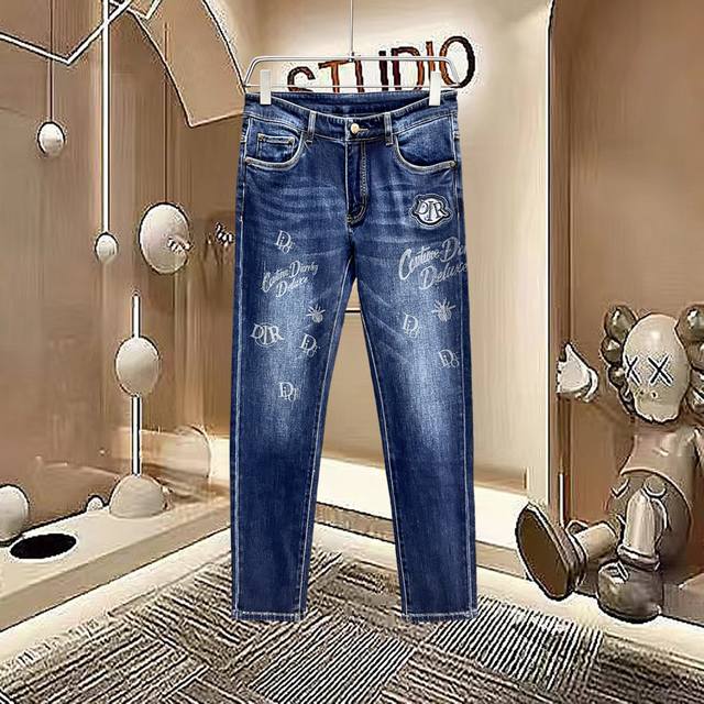 秋冬新款. 迪奥 2025官网高端新品原单少数帅爆牛仔裤，百分百原单 百搭神器！今年最新流行的风设计款式，剪裁设计挺拔有型！低调不失奢华 超有Feel上身精致跃