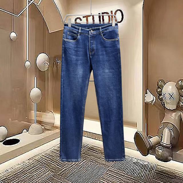 秋冬新款. 范思哲 2025官网高端新品原单少数帅爆牛仔裤，百分百原单 百搭神器！今年最新流行的风设计款式，剪裁设计挺拔有型！低调不失奢华 超有Feel上身精致