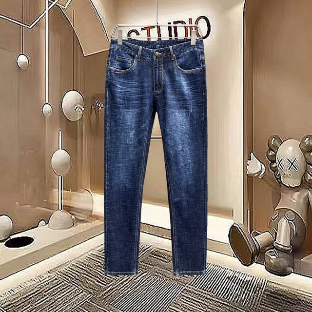 秋冬新款. 阿玛尼 2025官网高端新品原单少数帅爆牛仔裤，百分百原单 百搭神器！今年最新流行的风设计款式，剪裁设计挺拔有型！低调不失奢华 超有Feel上身精致