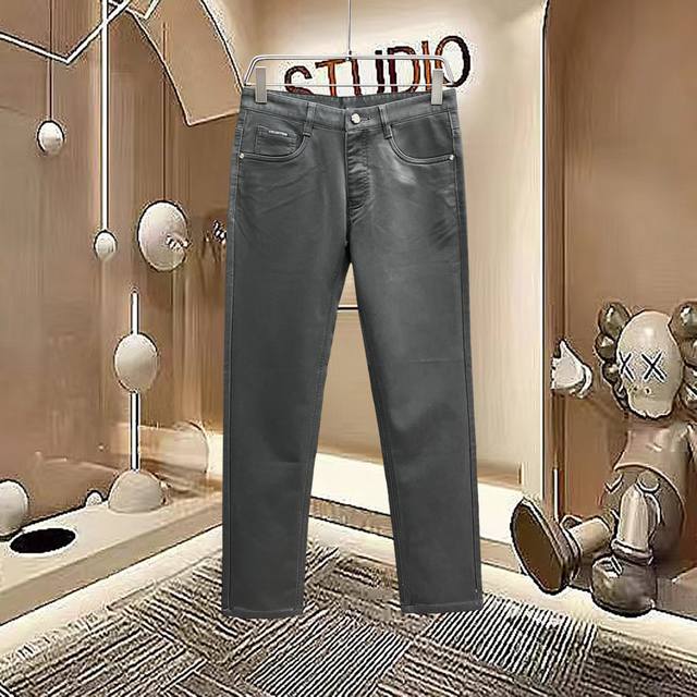 秋冬新款. 芬迪 2025官网高端新品原单少数帅爆休闲裤，百分百原单 百搭神器！今年最新流行的风设计款式，剪裁设计挺拔有型！低调不失奢华 超有Feel上身精致跃