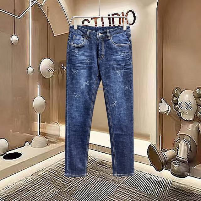 秋冬新款. Lv 2025官网高端新品原单少数帅爆牛仔裤，百分百原单 百搭神器！今年最新流行的风设计款式，剪裁设计挺拔有型！低调不失奢华 超有Feel上身精致跃