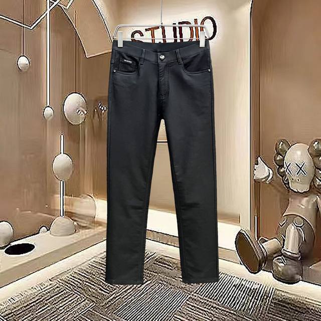 秋冬新款. 阿玛尼 2025官网高端新品原单少数帅爆休闲裤，百分百原单 百搭神器！今年最新流行的风设计款式，剪裁设计挺拔有型！低调不失奢华 超有Feel上身精致