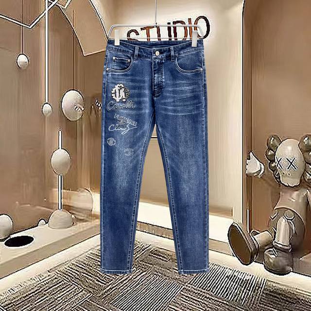 秋冬新款. 卡沃利 2025官网高端新品原单少数帅爆牛仔裤，百分百原单 百搭神器！今年最新流行的风设计款式，剪裁设计挺拔有型！低调不失奢华 超有Feel上身精致