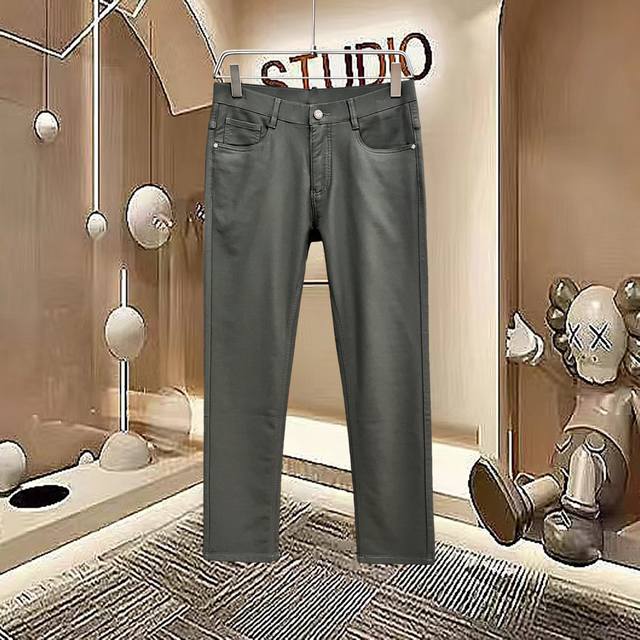 秋冬新款. 普拉达 2025官网高端新品原单少数帅爆休闲裤，百分百原单 百搭神器！今年最新流行的风设计款式，剪裁设计挺拔有型！低调不失奢华 超有Feel上身精致