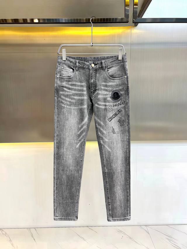 主推.长期有货 蒙口 高品质 2025官网高端新品原单少数帅爆牛仔裤，百分百原单 百搭神器！今年最新流行的风格设计款式，采用进口棉花制作成的单宁布，上身舒适，剪