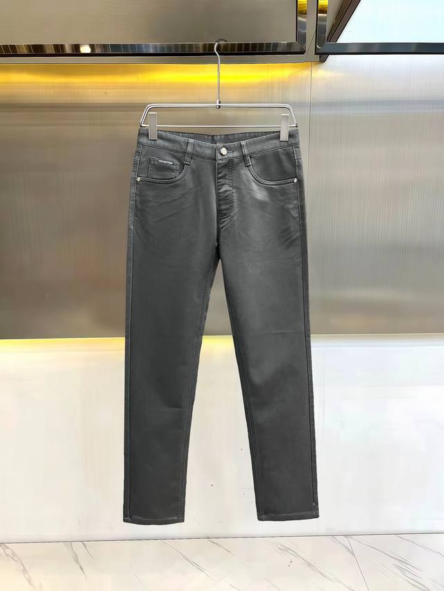 主推.长期有货 芬迪 高品质 2025官网高端新品原单少数帅爆休闲裤，百分百原单 百搭神器！今年最新流行的风格设计款式，上身舒适，剪裁设计挺拔有型！低调不失奢华