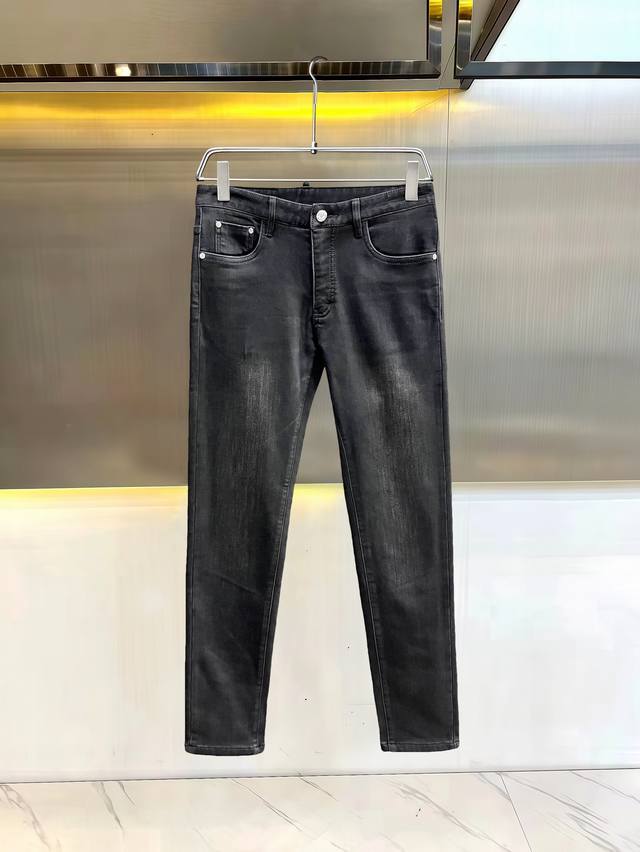主推.长期有货 普拉达 高品质 2025官网高端新品原单少数帅爆牛仔裤，百分百原单 百搭神器！今年最新流行的风格设计款式，采用进口棉花制作成的单宁布，上身舒适，