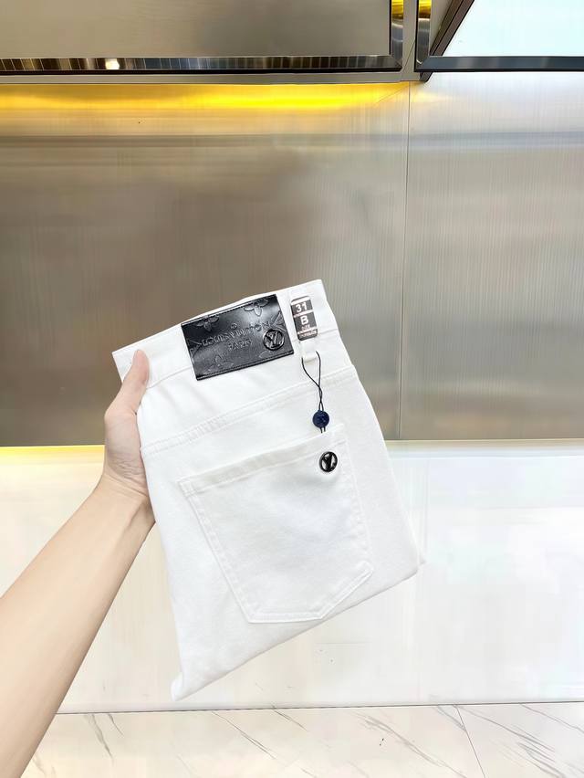 主推.秋冬新款.长期有货 Lv 高品质 2025官网高端新品原单少数帅爆牛仔裤，百分百原单 百搭神器！今年最新流行的风格设计款式，采用进口棉花制作成的单宁布，上