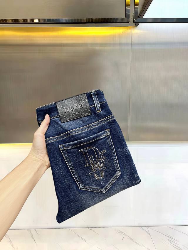 主推.秋冬新款.长期有货 迪奥 高品质 2025官网高端新品原单少数帅爆牛仔裤，百分百原单 百搭神器！今年最新流行的风格设计款式，采用进口棉花制作成的单宁布，上