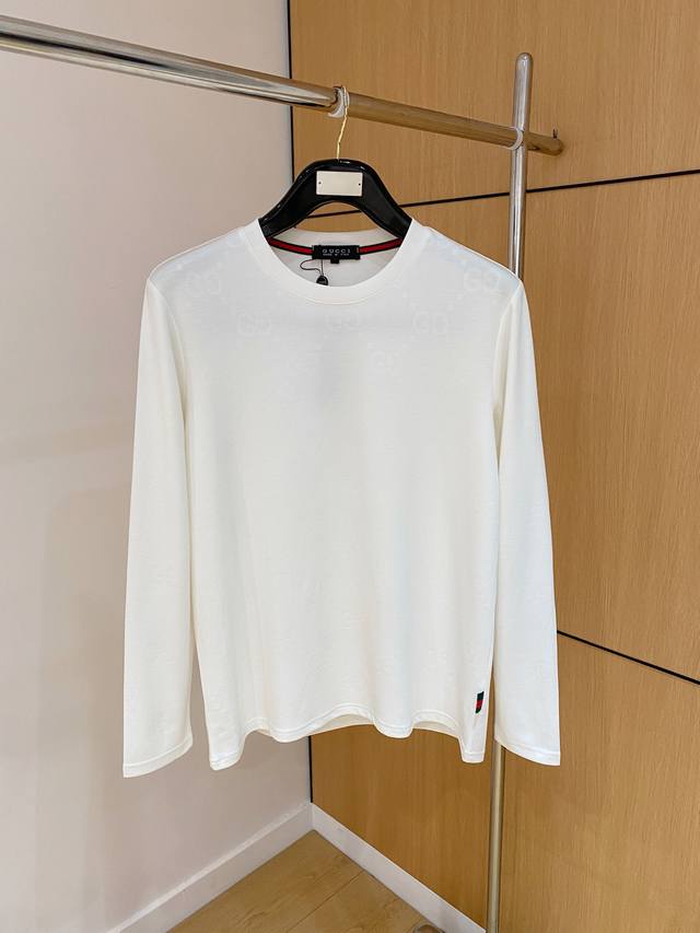 古奇Gucci 2025秋冬专柜新款 时尚休闲打底衫长袖T恤，精选进口高密度双面拉架棉面料，精致原版Logo打造，舒适性与透气性兼优，柔软抗皱弹性和垂性极佳，无