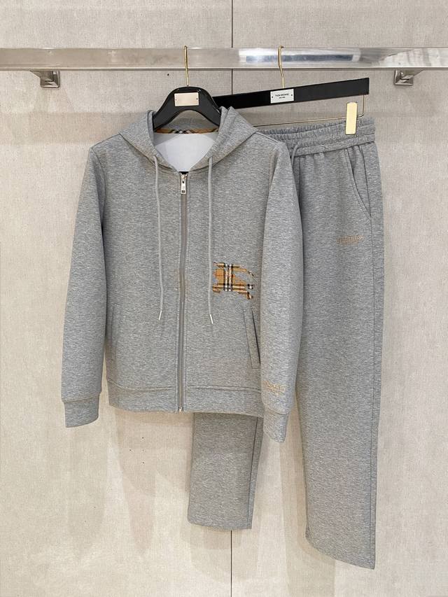 巴宝莉 套装25Ss新款秋冬时尚休闲男士套装，极致效率与无忧搭配“一分钟出门的完美造型”，上下装由品牌或设计师预先完美匹配好颜色、面料和款式，省去了每日烦恼如何