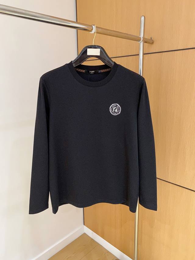 L家 2025秋冬专柜新款 时尚休闲打底衫长袖T恤，精选进口高密度双面拉架棉面料，精致原版Logo打造，舒适性与透气性兼优，柔软抗皱弹性和垂性极佳，无论是单穿或