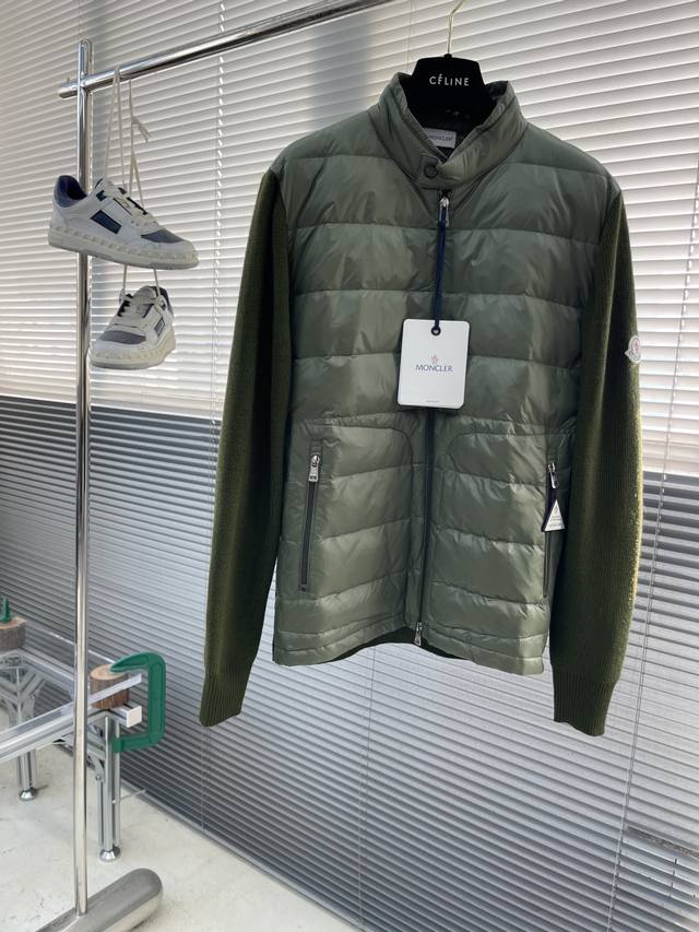 Mon Edit系列羊毛袖亚黑男拼接立领针织羽绒服 羊毛拼接立领拉链男羽绒夹克外套 内衬采用90白鸭绒初剪羊毛70%+尼龙面料 Moncler蒙口羽绒男士羊毛拼