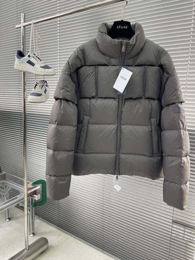 Dio 特级羽绒 黑科技皮膜羽绒外套 鹅绒填充版本 此款跟压胶版本面料不同，此款面料更为柔软，冬装新品，高端定制！轻熟商务最爱系列，极简主义风格羽90鹅绒羽绒服