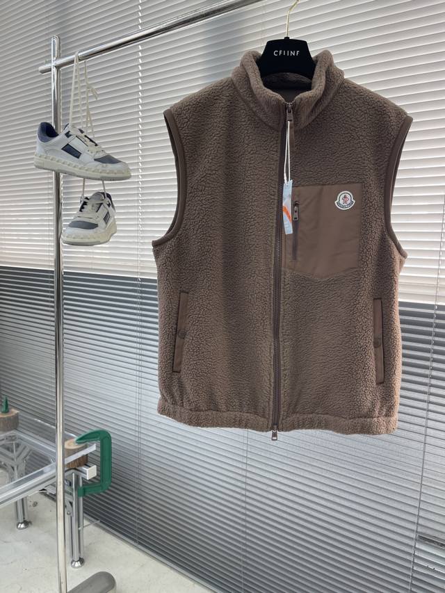 Mon 2025秋冬系列马甲外套 码数：M-4Xl 常规版型 羊糕毛加棉马甲 定制章仔 上身独一无二的感觉