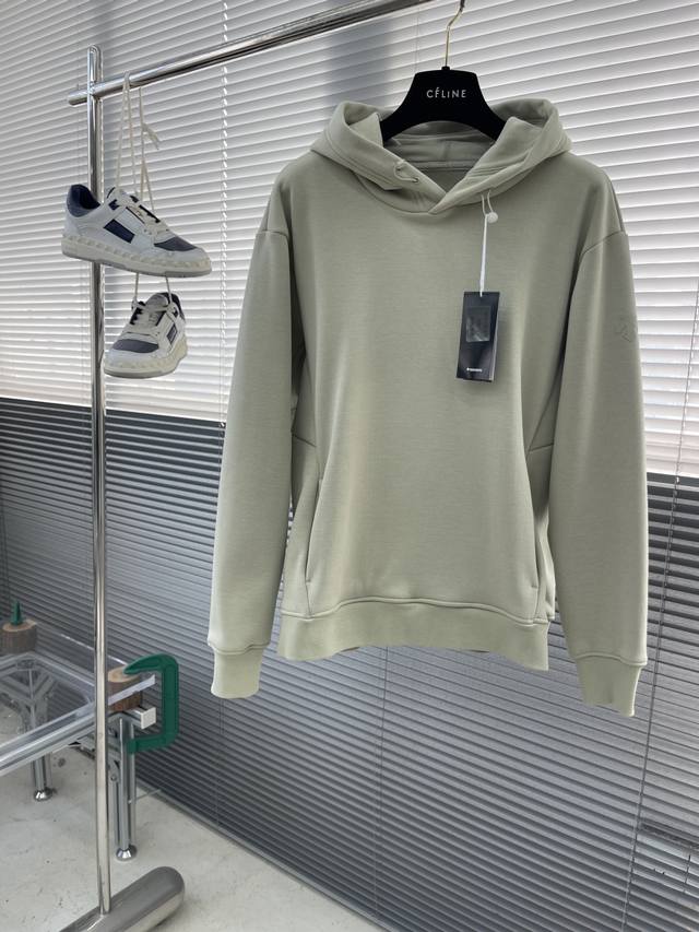 Descente 迪桑特 Essential系列男女同款休闲运动连帽加绒卫衣 男女同款 码数：M-Xxl 解锁冬日时髦精穿搭，迪桑特加绒帽衫卫衣来。衣柜里如果还
