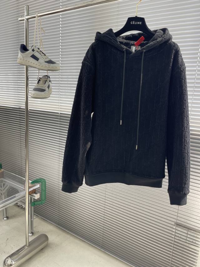 Dio Obliave 满印字母卫衣 定制Dio 提花面料 手感柔软 舒适贴肤 饰以同色调提花图案点缀正面 细腻交织 琳琅满目 犹如艺术的笔触在柔软的毛巾上轻轻